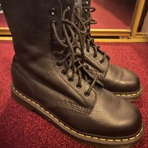 Dr marten 10-eye lace boots